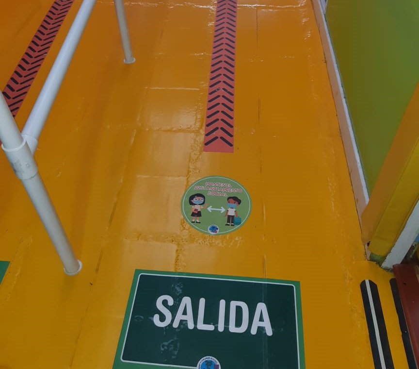  Rutas de entrada y salida para mantener la distancia